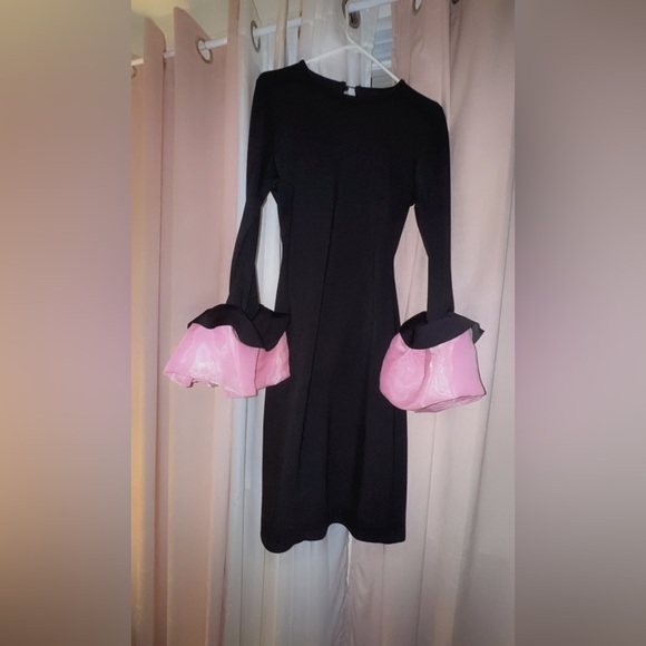 Dresses & Skirts - Open back, stretchy material fits Large, puff sleeve